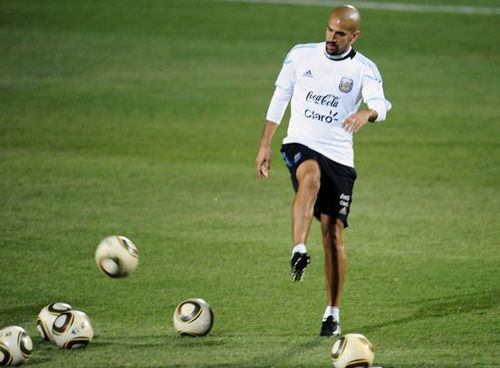 馬拉多納廢黜貝隆竟引發(fā)嘩變