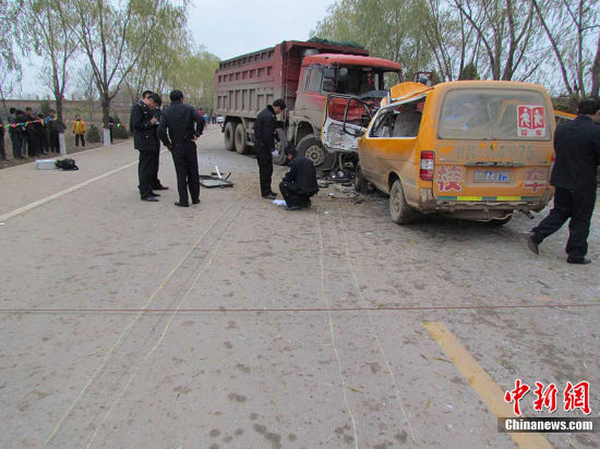 16��9�r40���S�����C�����h�������(zh��n)��С��ʿ���׃��@У܇�ڽӵ��׃����������ԓ�(zh��n)���ֵ����T�ڕr���cһ�v������󷭶��\ú܇��ײ������ӛ�߰l(f��)��rֹ���¹ʹ����20�����y��18���؂���26���p�������y����������˾�C��Ů�̎��������ˣ����������߾����׃����ʷ� �z