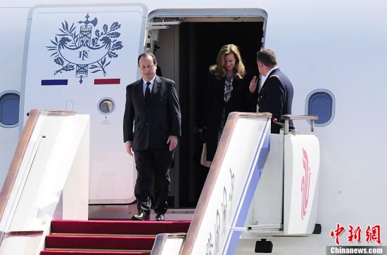 4��25������9�r(sh��)50�֣��������y(t��ng)�������ߡ��W�ʵ³ˌ��C(j��)���_(d��)�����׶����H�C(j��)��(ch��ng)���_ʼ��(du��)�Ї��M(j��n)�Ї����L����������l(f��) ��� �z