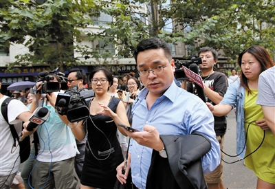 7��22����������Ժ�Tǰ����ĳĳ�ҷ�����m�ͽ���ý�w���L����������ĳĳ���ˏ��鰸�e��ͥǰ���h���¾���ӛ�� ���F�� �z