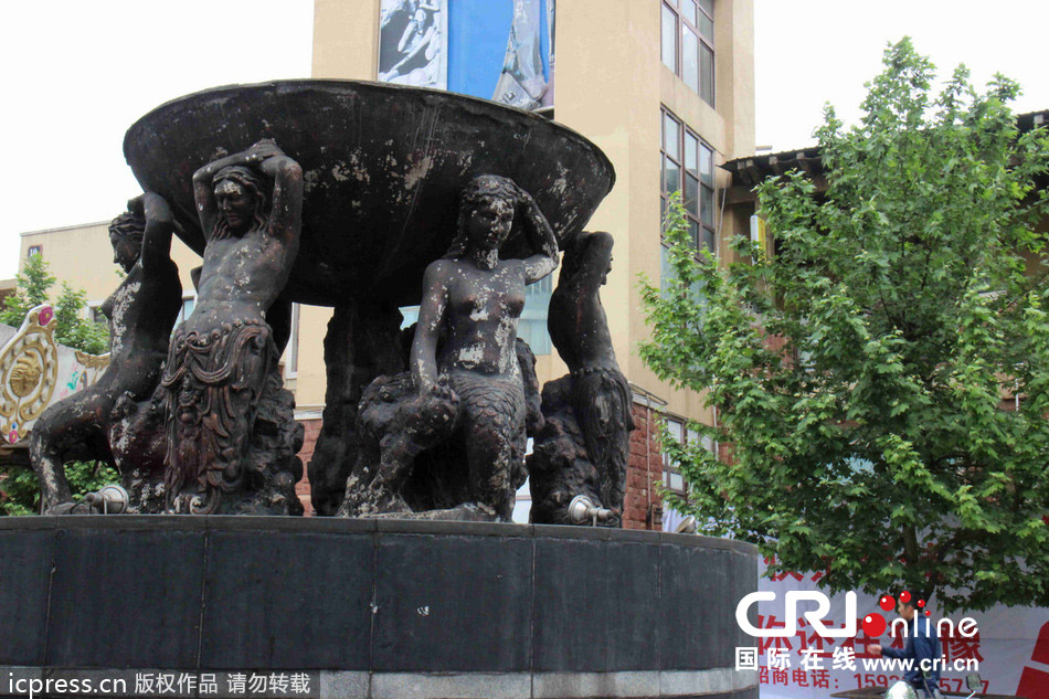 2014��4��26�����ؑc��W�����ֺ��Ĵ����g(sh��)�WԺУ�@��[�ŵ���Ů�������l(f��)���h����?sh��)������J�����ڴ�W�[���@�ӵĵ������C�^Ů��֮�ӣ�����W���s�J��o�����������l(f��)������h��