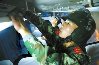 檢查押解囚車(chē)