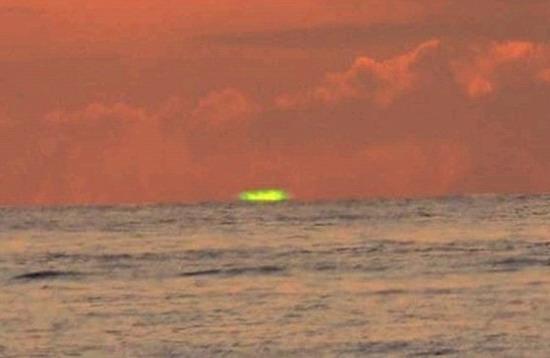 �ձ������ĵ����Gɫ���ա����^ ����ѵȴ�12��