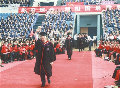 ���������A��W(xu��)�C���w���^��У�L�������κ��״΅��ӌW(xu��)�����I(y��)��Y�����v�� ������ �z