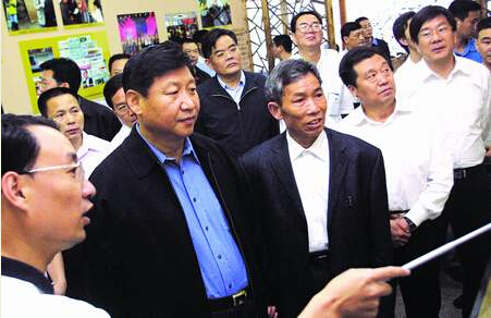 2006��6�����r(sh��)���㽭ʡί��ӛ��(x��)��ƽ(���)�^�������f(w��n)���E�DƬչ����(l��i)Դ���㽭�ھ�