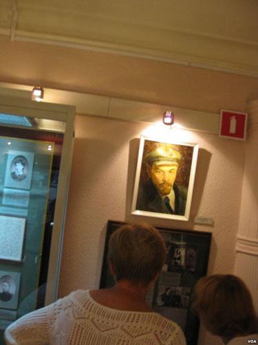 俄羅斯竭力吸引中國游客 商場現(xiàn)“中國人價簽”