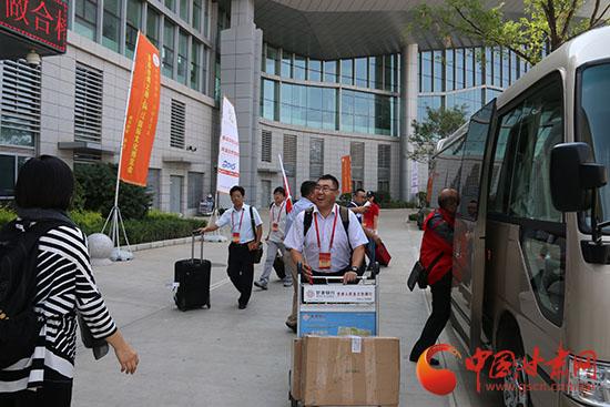 �������W(w��ng)�j(lu��)ý�w�tɫ���������C�С�ý�w�F(tu��n)һ�е��_(d��)�m��