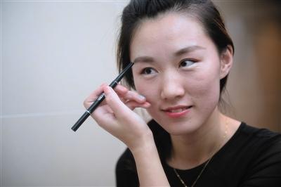 ������Ů�ۘ�С������﹝(ji��)��һ��Ӵ��ϰٿ͑�