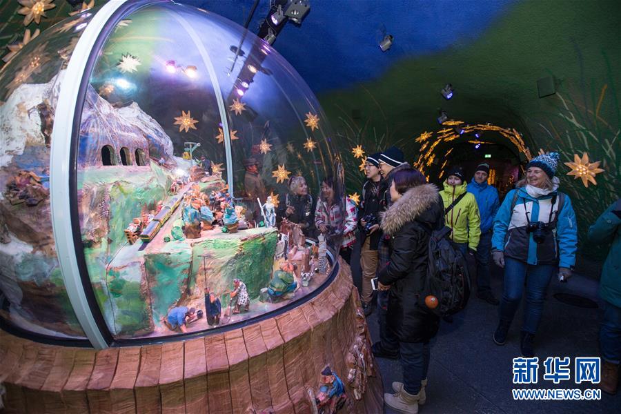 �����Aȫý�^�l����韚v��40��ϵ�����u���D�Ļ���(d��ng)����4�����˞鱾 �y�����������ĸĸ��_��40�꿴�Ї�����